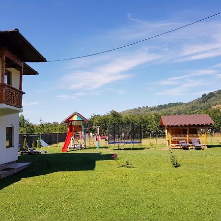La Bunicu Polovragi Exterior foto