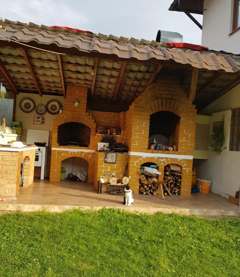 La Bunicu Polovragi Exterior foto