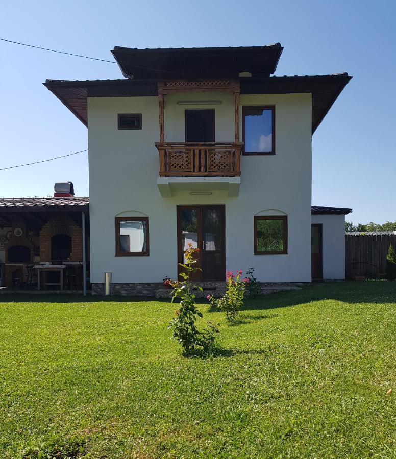La Bunicu Polovragi Exterior foto