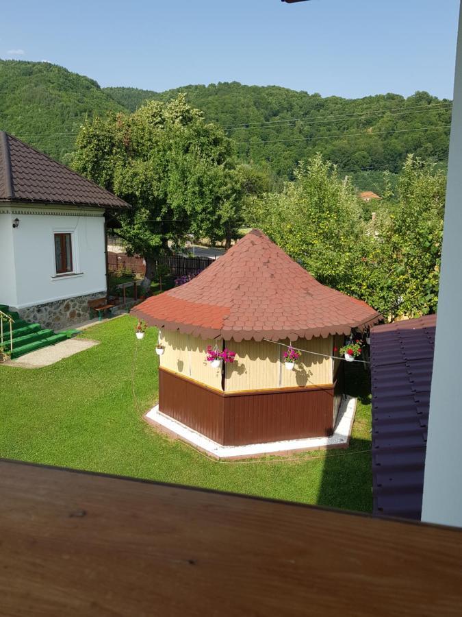 La Bunicu Polovragi Exterior foto
