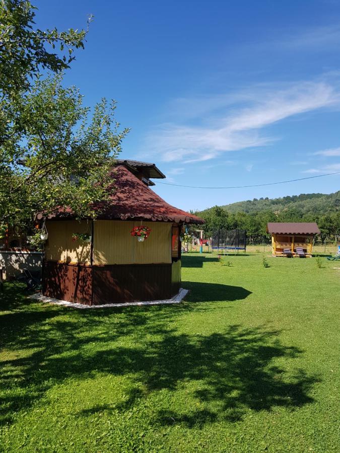 La Bunicu Polovragi Exterior foto