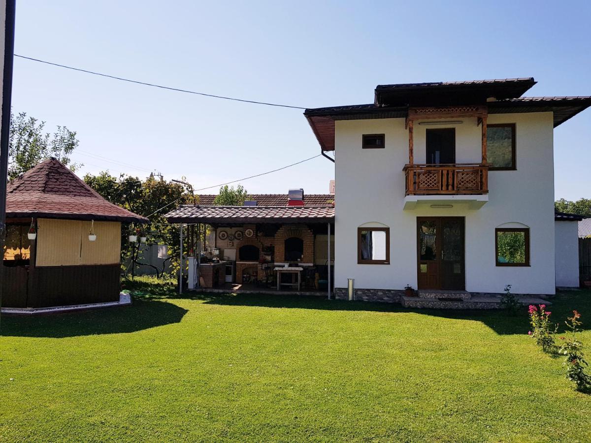 La Bunicu Polovragi Exterior foto