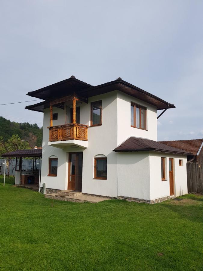 La Bunicu Polovragi Exterior foto